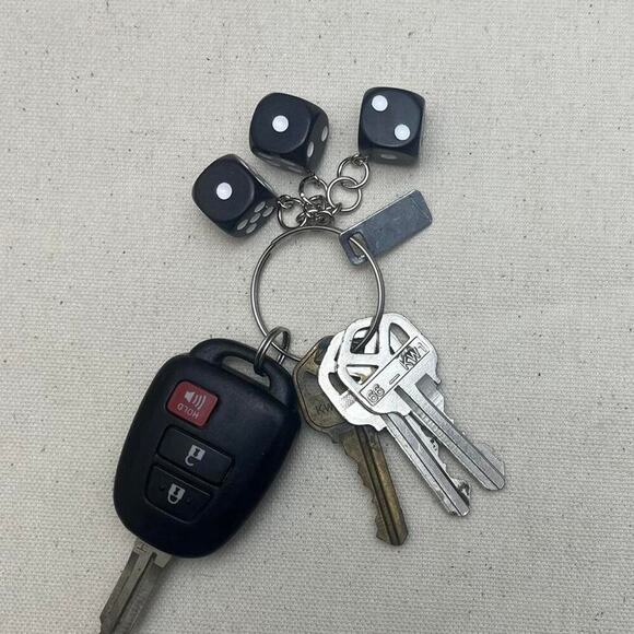 Y2k 2000s vintage style black dice key chain - Picture 3 of 6